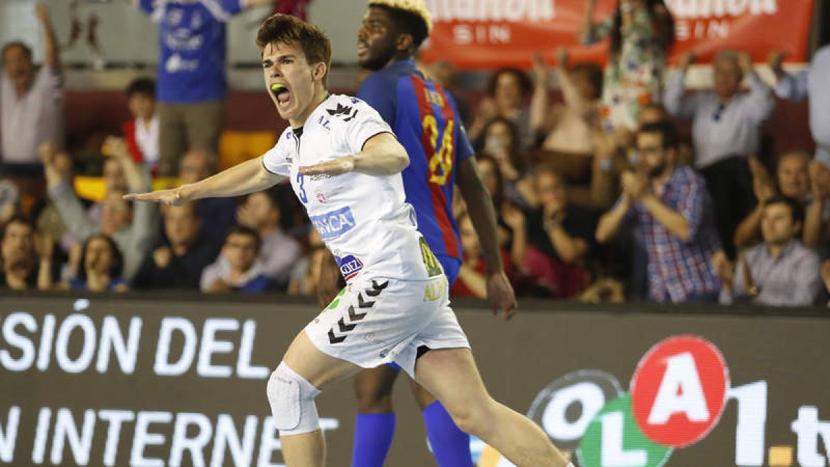 El Ademar es el equipo que más cerca ha estado en los últimos años de ganar al Barcelona. JESÚS F. SALVADORES
