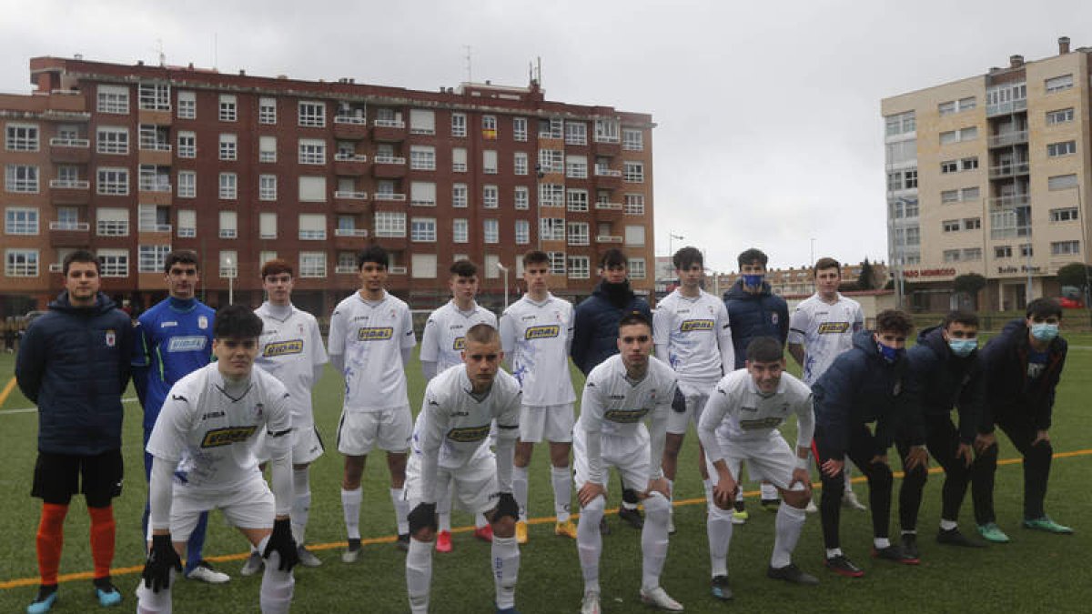 Formación del equipo de la Peña que milita en el subgrupo de ascenso de la Liga Nacional Juvenil. JESÚS
