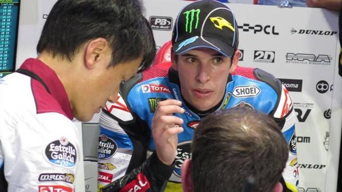 Àlex Márquez, con su equipo en Brno, este domingo.
