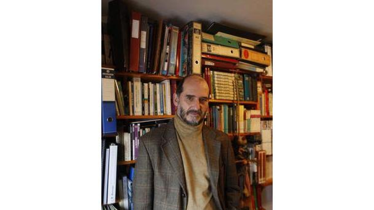 Juan José García, en su despacho de Astorga.