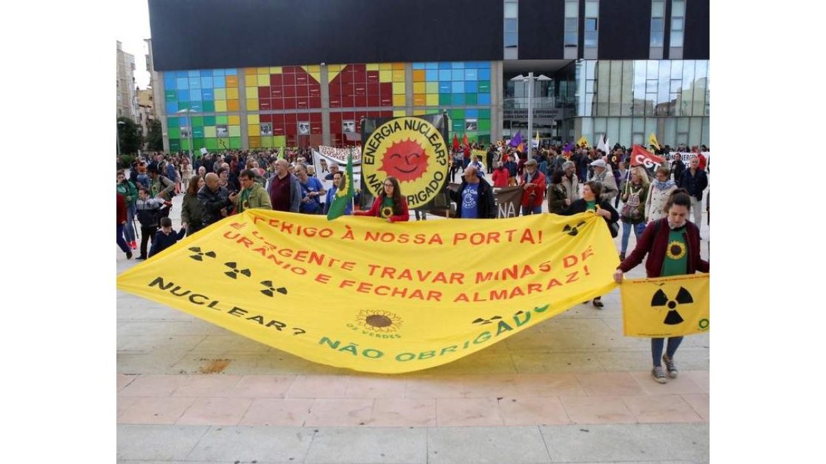 Un momento de la manifestación de ayer. J.M.GARCIA
