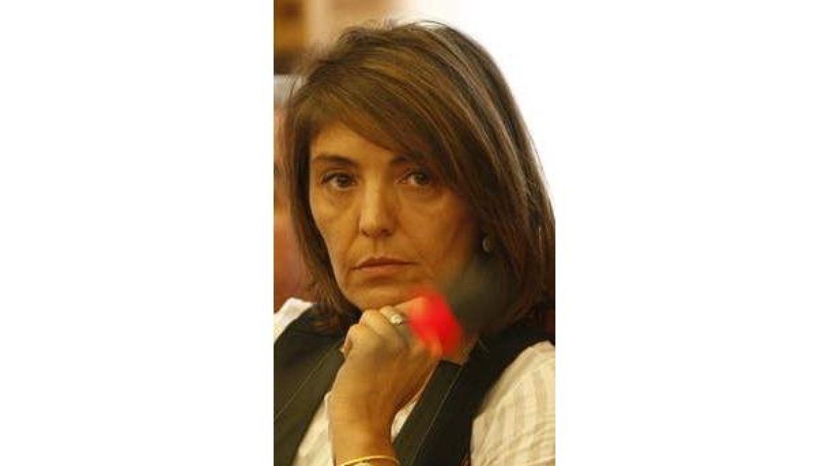 Ana Guada cargó contra su sucesor en la portavocía.