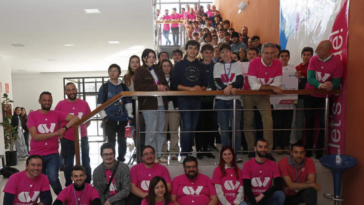 Organizadores y participantes en el Codewars. FERNANDO OTERO