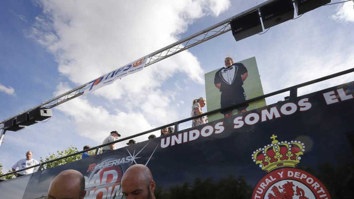 La afición de Valencia de Don Juan se volcó con la caravana de la Cultural