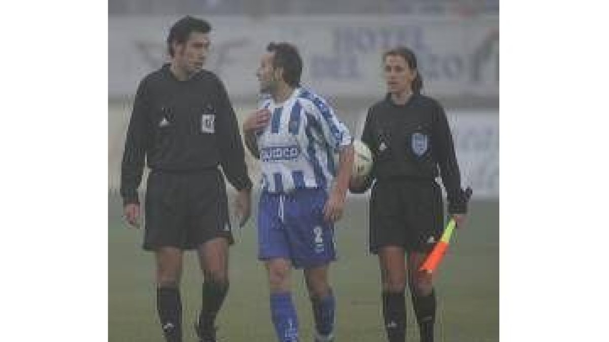 Miragaya se retira dialogando con Jechu acompañado por Parga Rodríguez