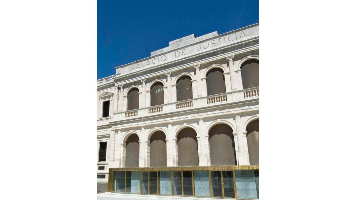 Fachada del Tribunal Superior de Castilla y León, en Burgos.