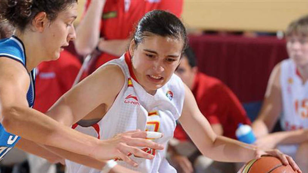 Ángela Salvadores es la líder de la selección española U17.