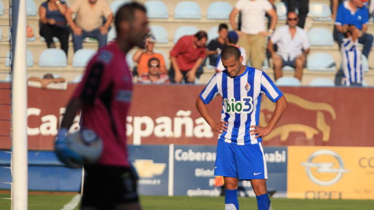 Yuri tuvo la ocasión más clara, pero falló sin portero y al final acabó lamentándose, pues el 2-1 ya se cantaba en la grada.