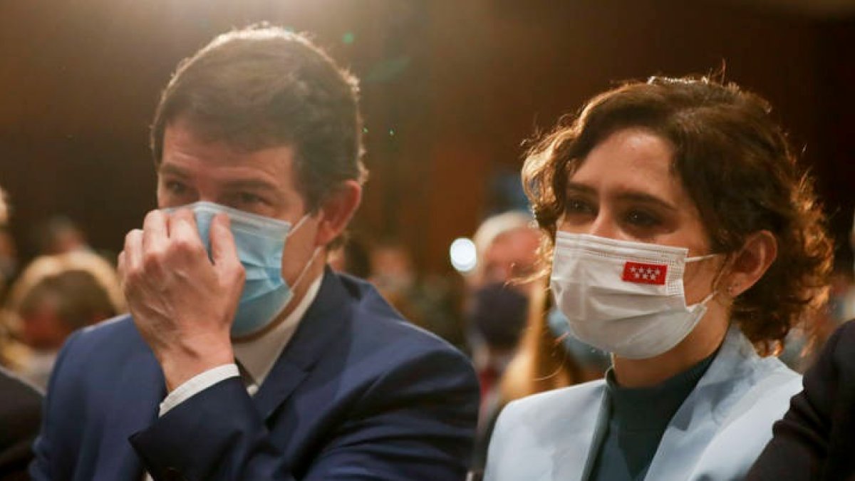 Alfonso Fernández Mañueco e Isabel Díaz Ayuso, hoy en la Junta Directiva del PP. JAVIER LIZÓN