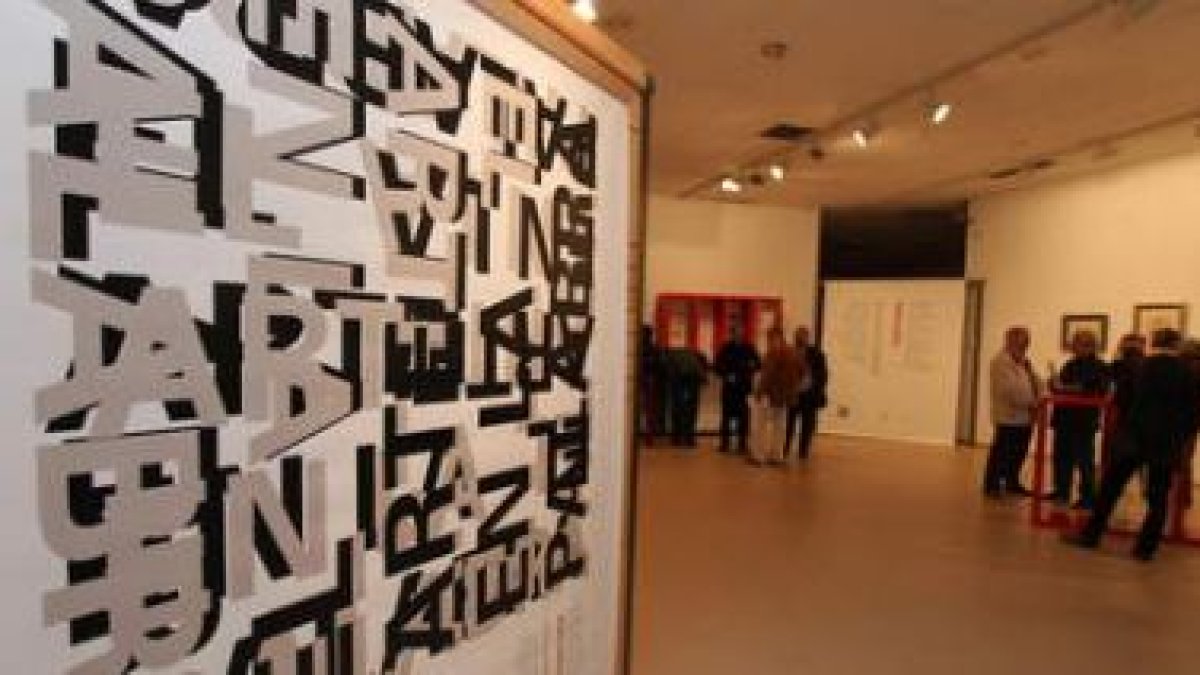 Vista general de la exposición «El arte en la palabra», en la Sala Provincia.