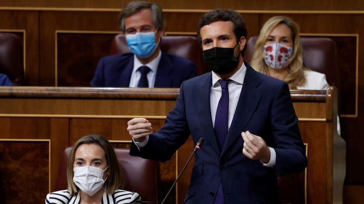 El líder del PP y Cuca Gabarra protagonizaron un rifirrafe con el presidente del Gobierno. CHEMA MOYA