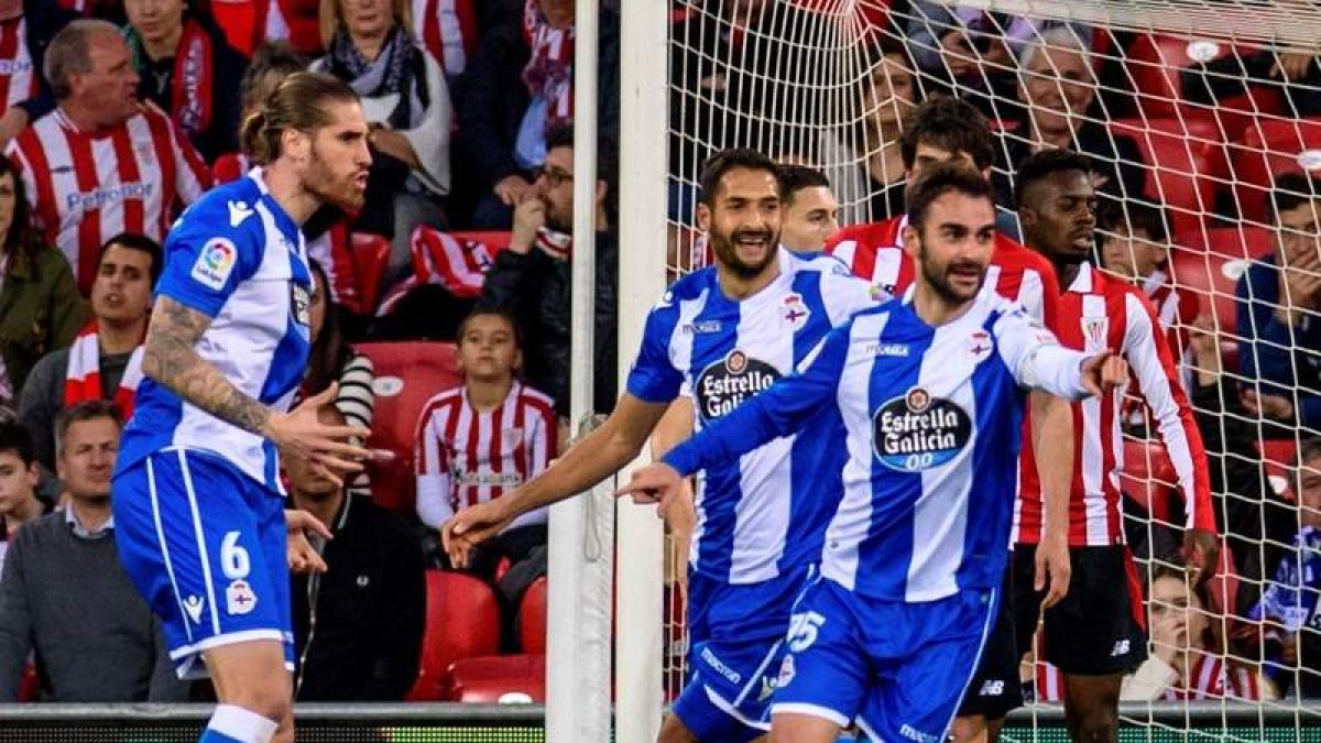 Adrián encauzó el triunfo del Deportivo frente al Athletic. ZORRILLA
