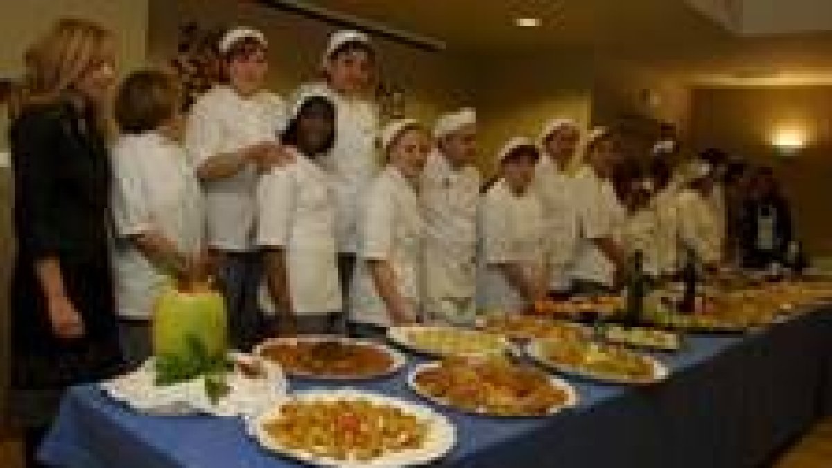 Todos las participantes en el curso con sus creaciones