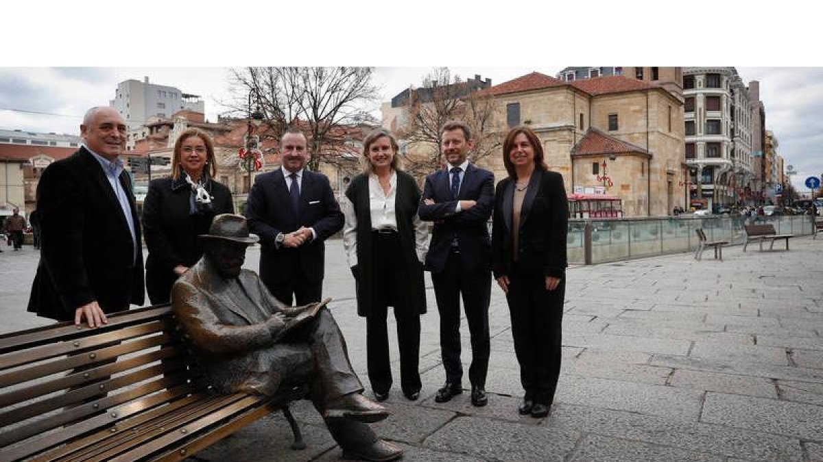 Los participantes en Diálogos en San Marcelo, Rafael Blanco, Nuria González, Pablo Junceda, Mercedes Ayuso, Enrique Suárez y Clara Armengol. JESÚS