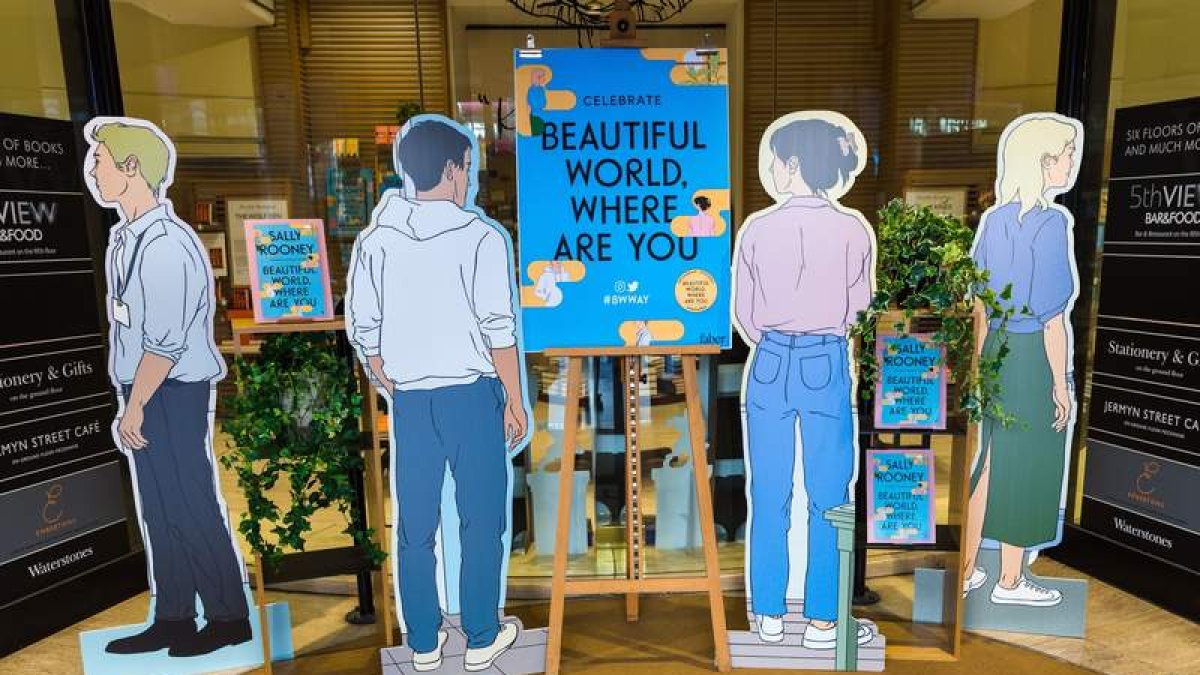 Promoción en Picadilly del nuevo libro de Sally Rooney