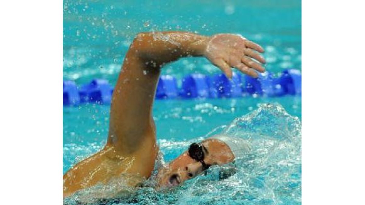 Erika Villaécija en pleno esfuerzo en la piscina.