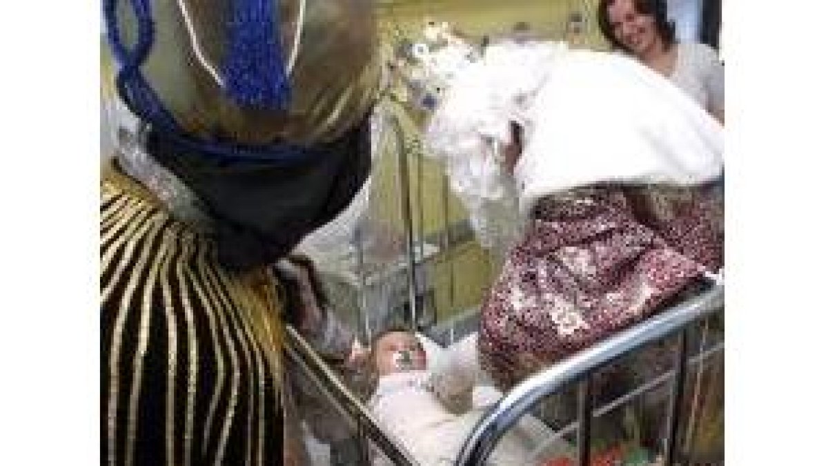 Los Reyes visitaron a los más pequeños