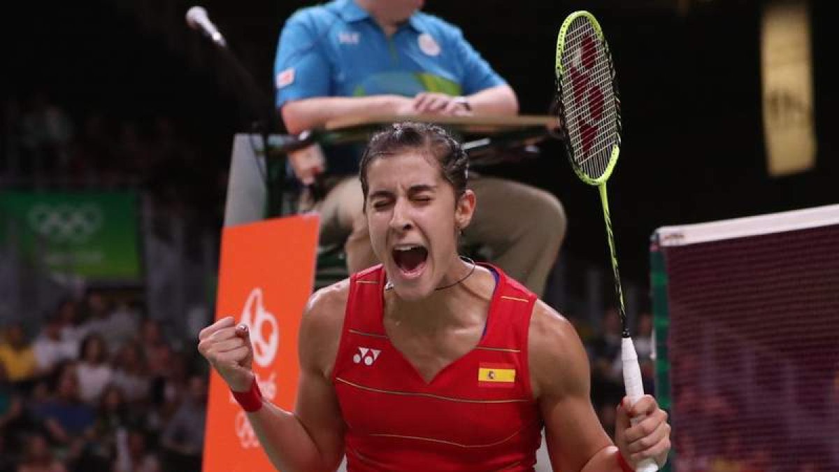 Carolina Marín celebra su pase a la final de los Juegos Olímpicos tras derrotar a Li Xuerui. BIBA