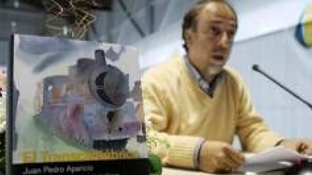Dimas Sañudo cuando presentó la reedición de «El Transcantábrico»