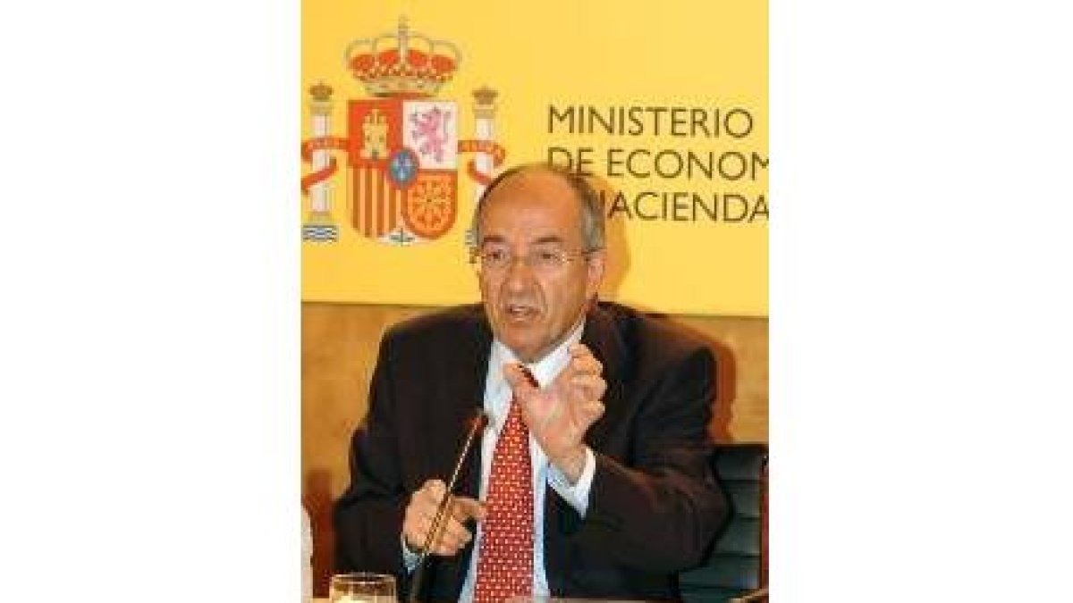 El secretario de Estado de Hacienda durante la rueda de prensa de ayer