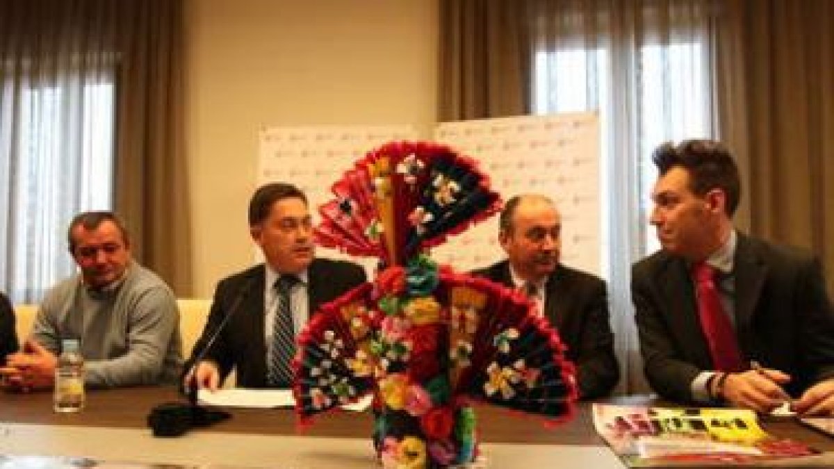 Sevilla, Martínez, Arias y González, en la presentación.