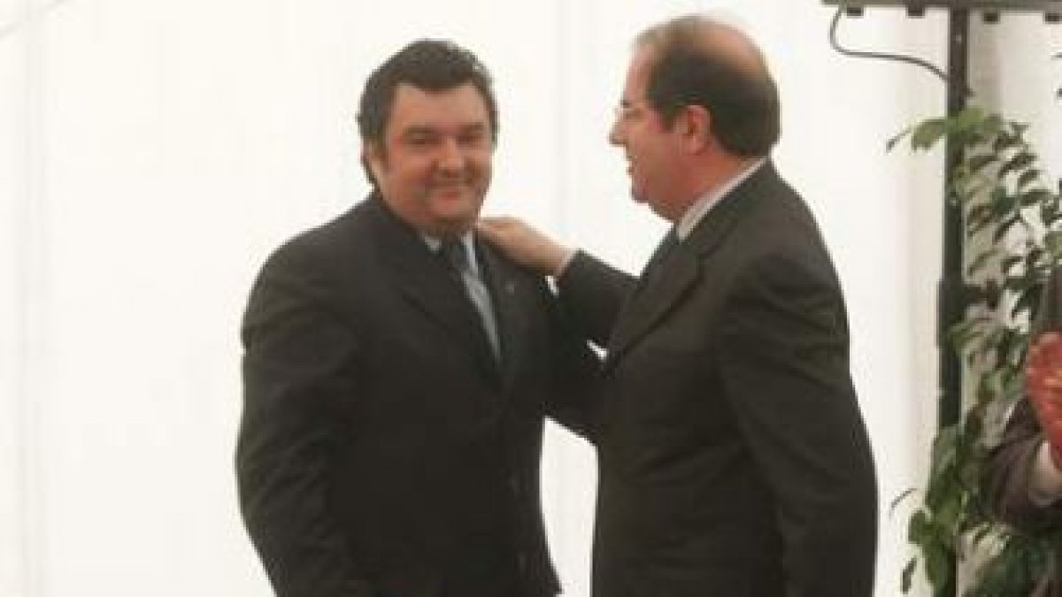 El presidente del Consejo Comarcal del Bierzo y el de la Junta en una escena amistosa.