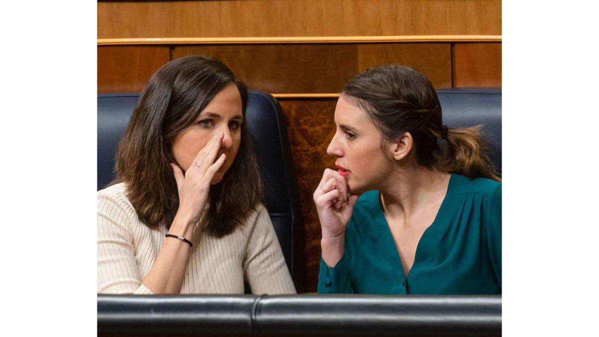 Imagen de Irene Montero e Ione Belarra. FERNANDO VILLAR