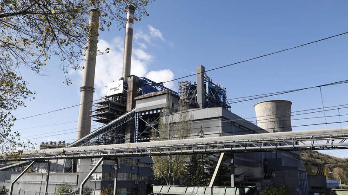 Imagen de la central de La Robla donde se instalaría la biorrefinería. MARCIANO