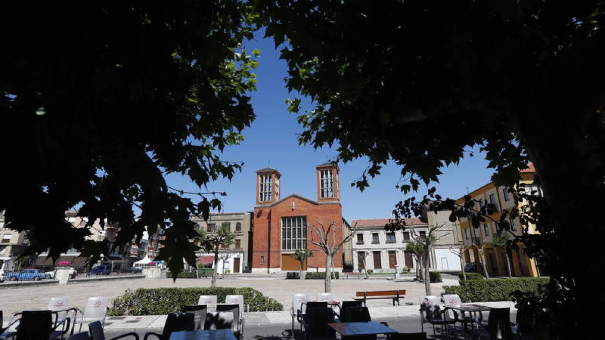 La plaza presidida por la iglesia del Carmen acogerá los actos de las fiestas. JESÚS F. SALVADORES