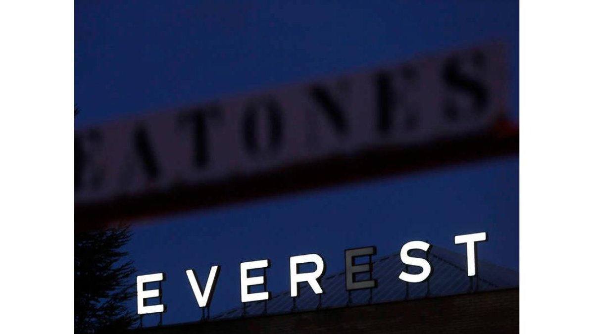 Los trabajadores de Everest siguen sin conocer si hay propuestas de compra sobre la empresa.