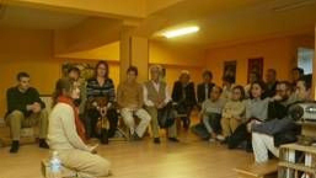 Charla sobre la técnica medicinal del ayurveda en el centro Dharmaleón