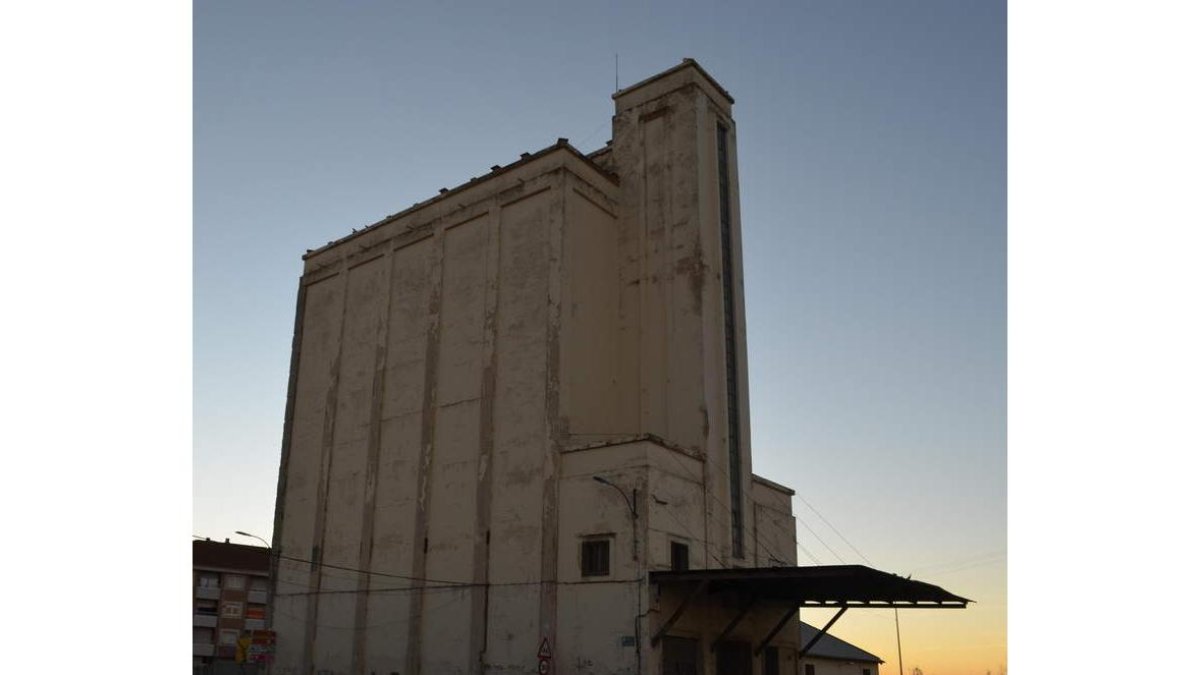 Edificio del silo de Santa María del Páramo. MEDINA