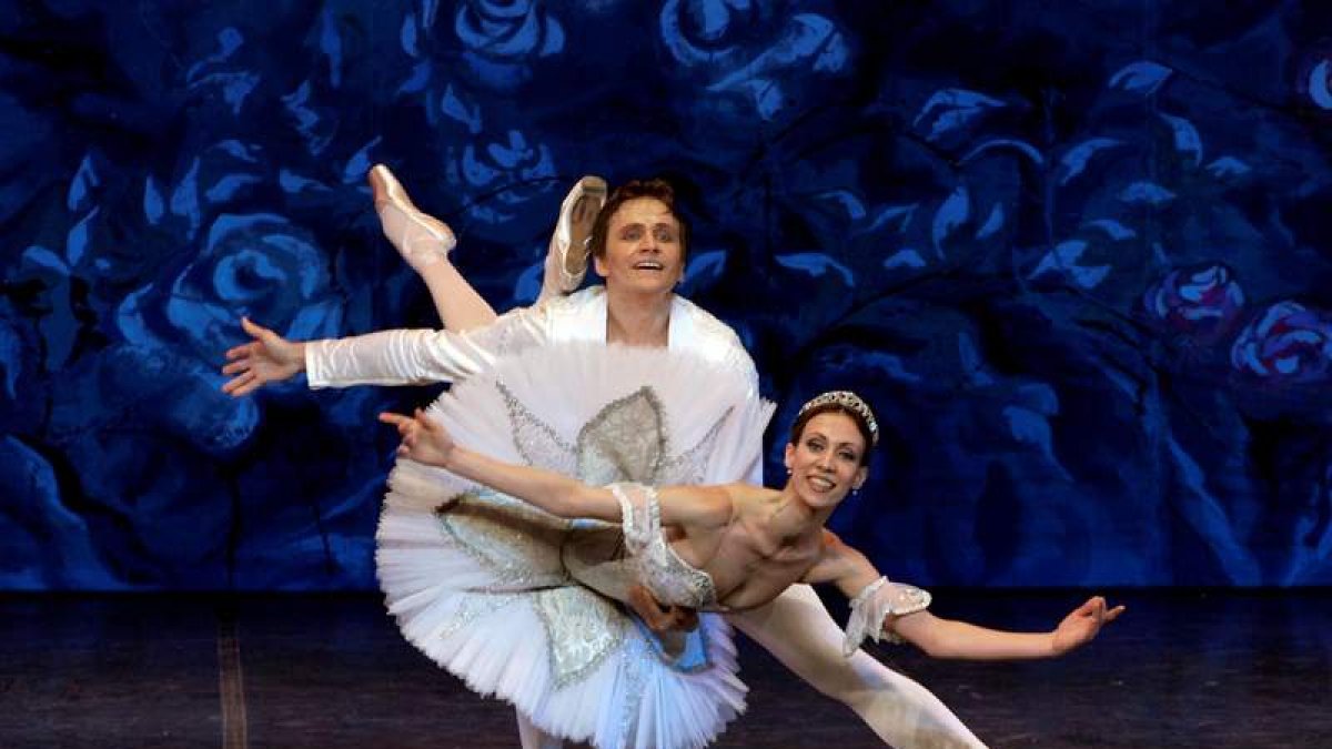 Ensayos en la Escuela de Danza Coppelia de Ponferrada. DL