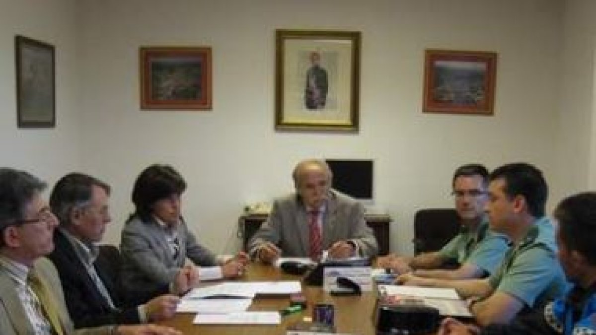 Un momento de la Junta Local de Seguridad, con Álvarez.