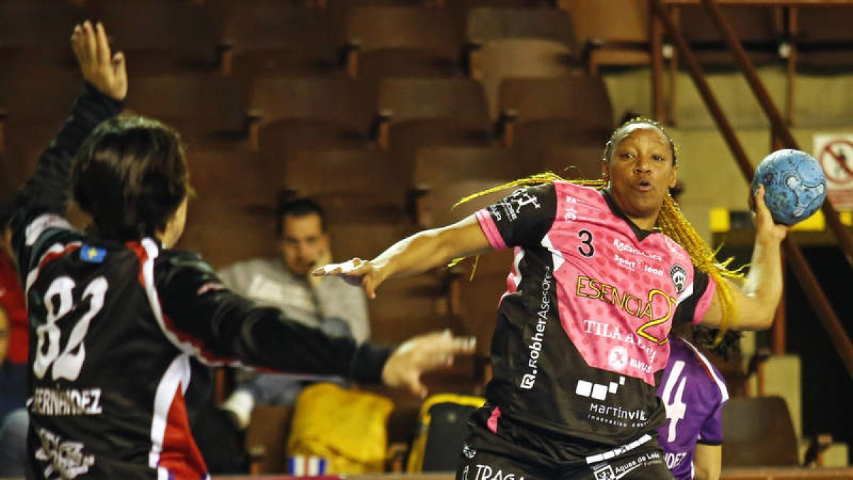 El Cleba busca hacer frente al rival de esta tarde en el Palacio de Deportes. F. OITERO PERANDONES