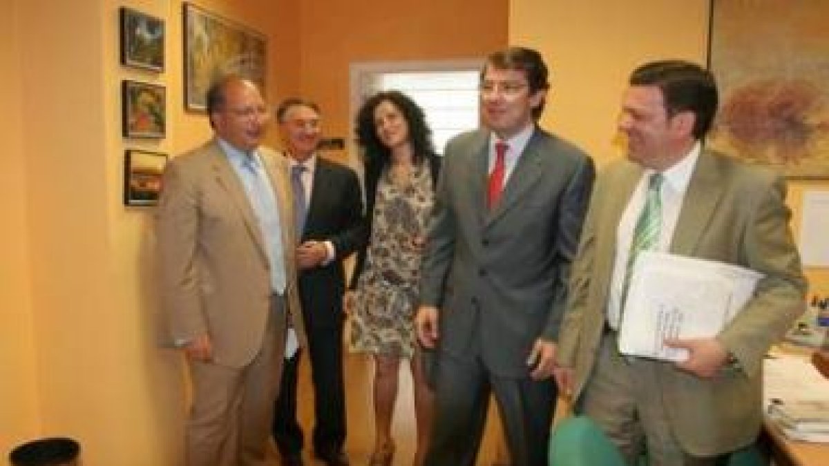 Eduardo Fernández y Mañueco, durante la presentación de las bases en la sede de la Junta.