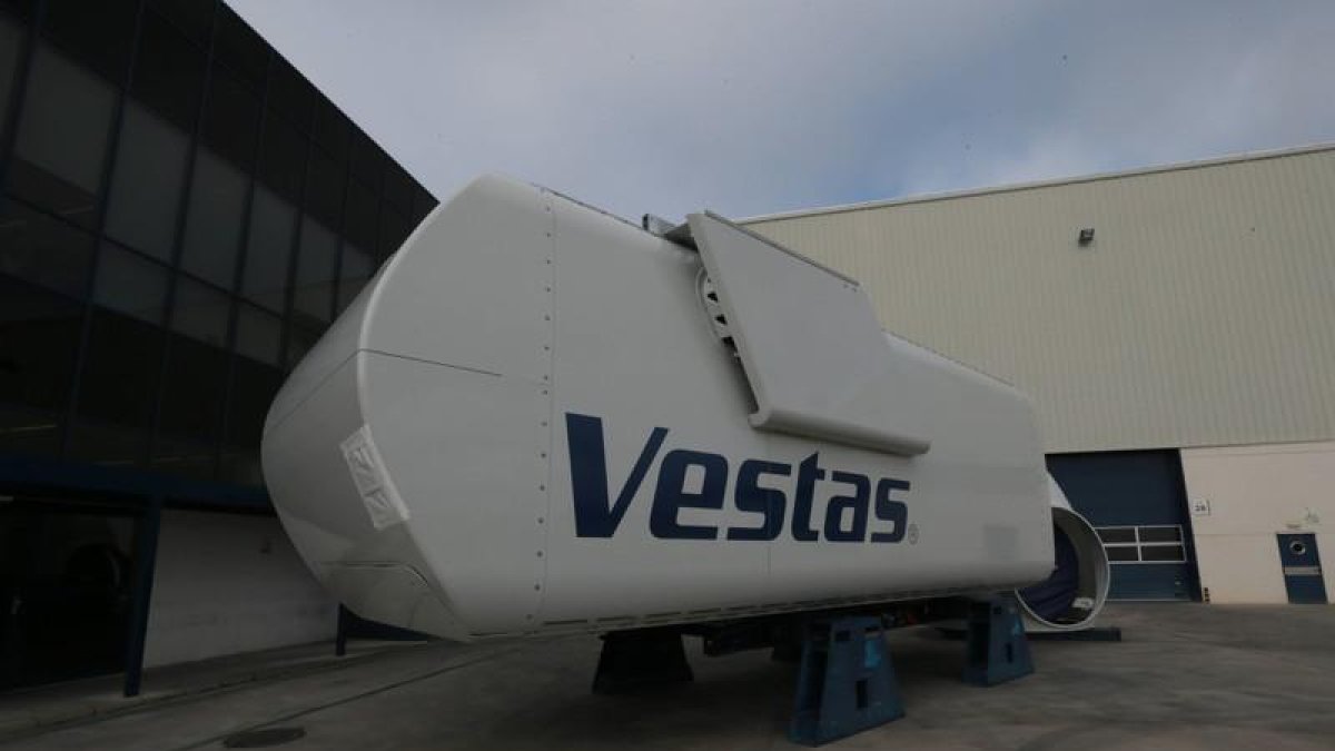 Un aerogenerador en la fábrica de Vestas en Villadangos del Páramo.