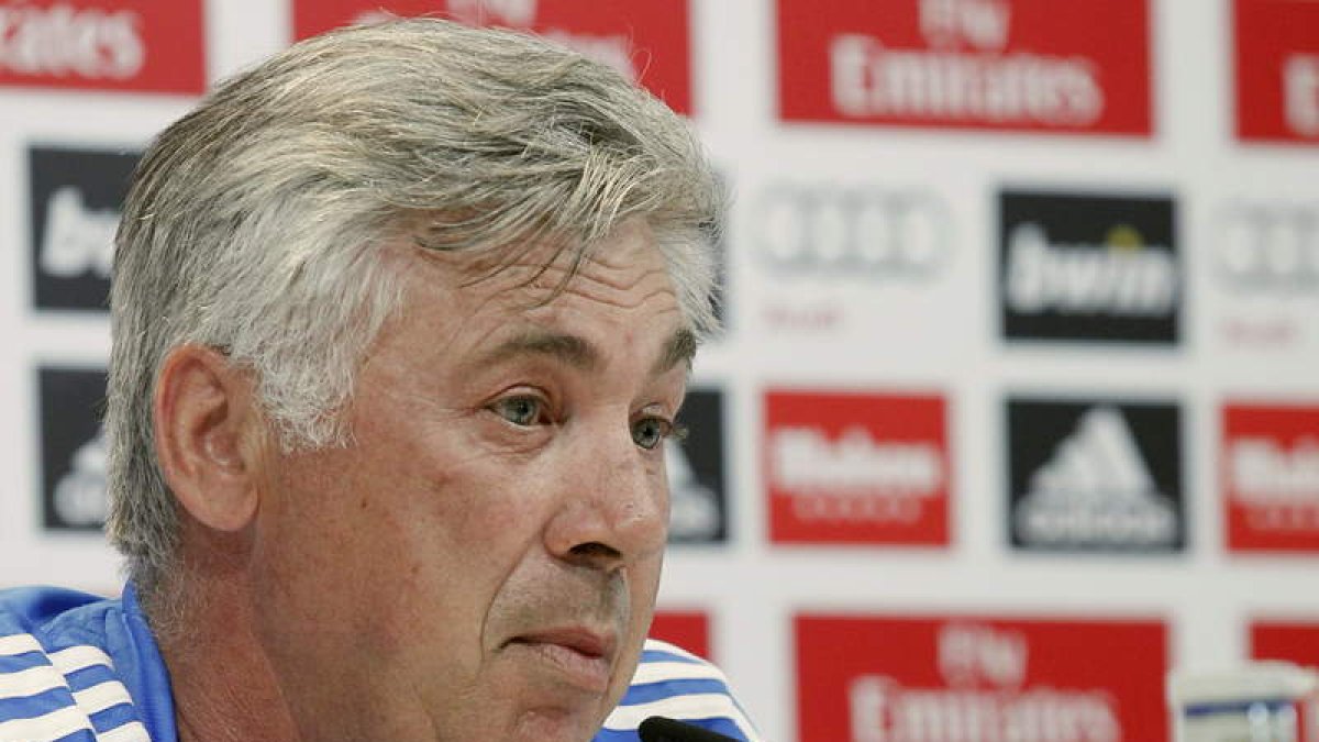 Ancelotti dio su primera rueda de prensa como técnico blanco.