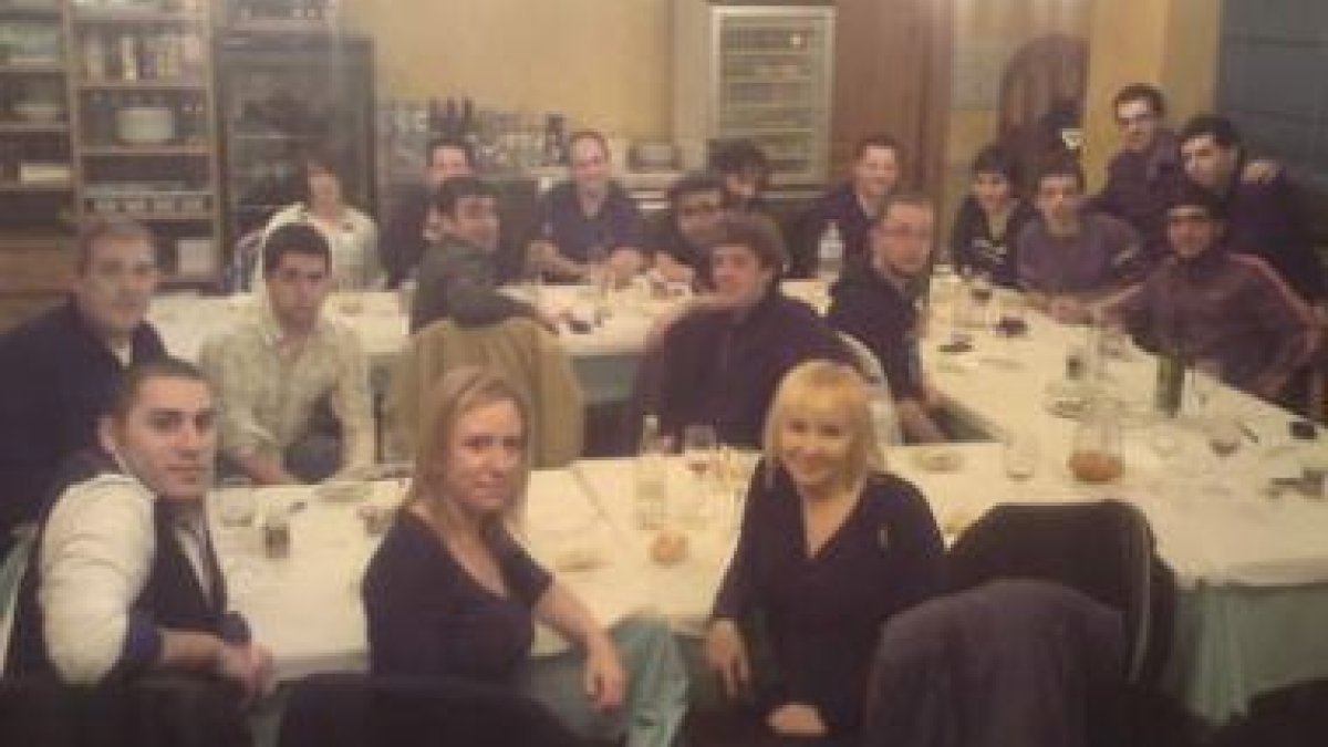 Reunión de blogueros en un restaurante leonés.