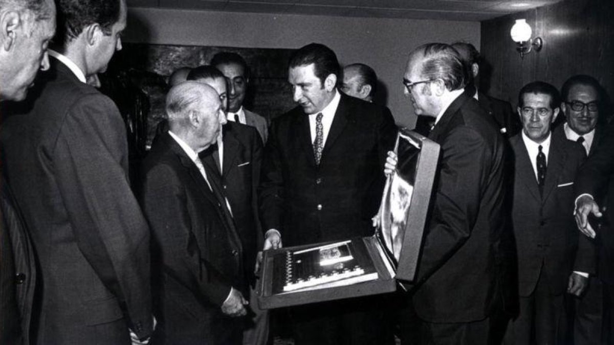 Encuentro entre Francisco Franco y Agustí Montal, presidente del FC Barcelona.