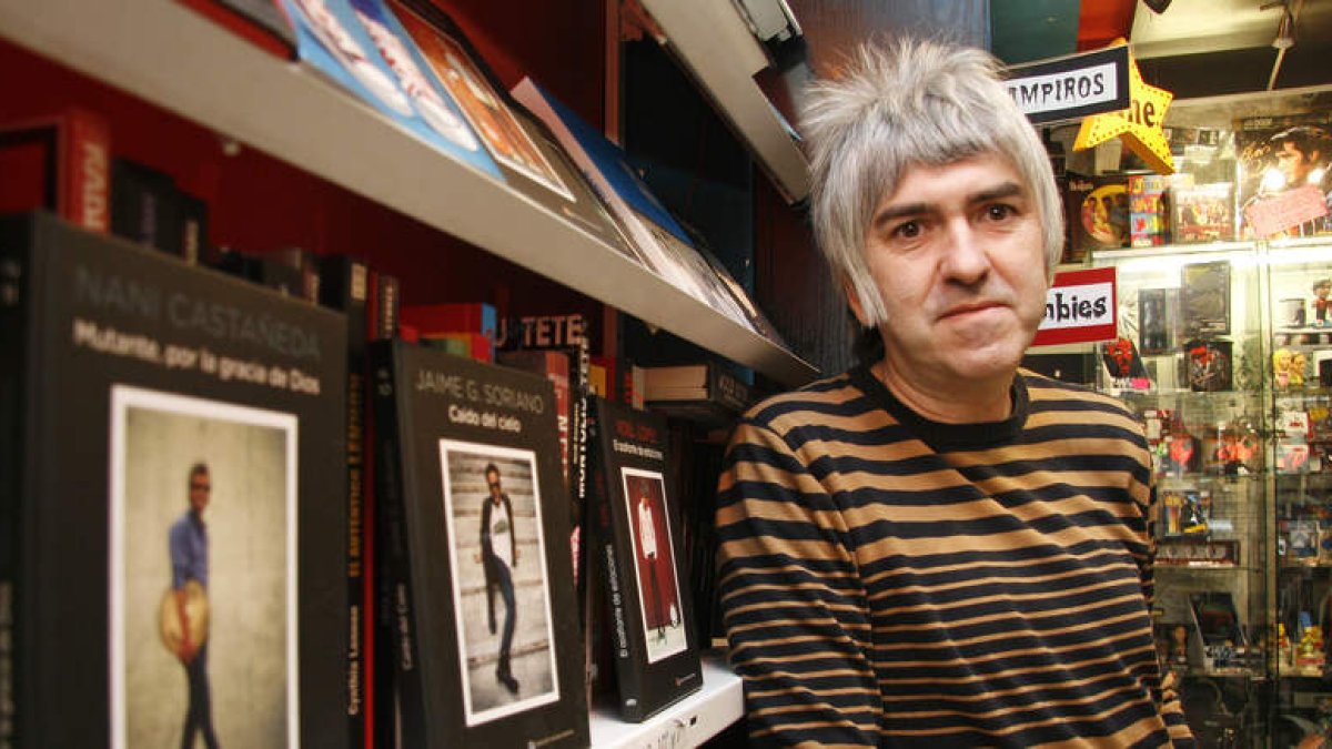 El músico leonés Alejandro Díez Garín, conocido artísticamente como Alex Cooper. FERNANDO OTERO PERANDONES
