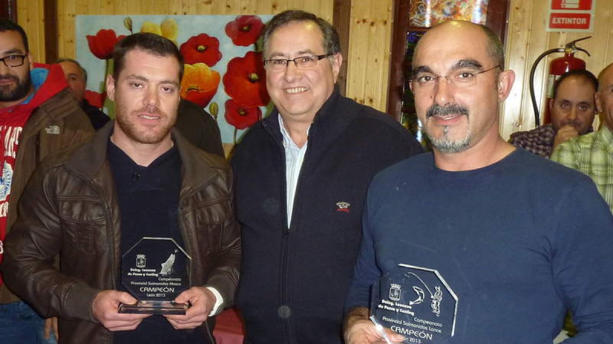 Frutos, junto a los campeones de salmónidos lance y mosca.