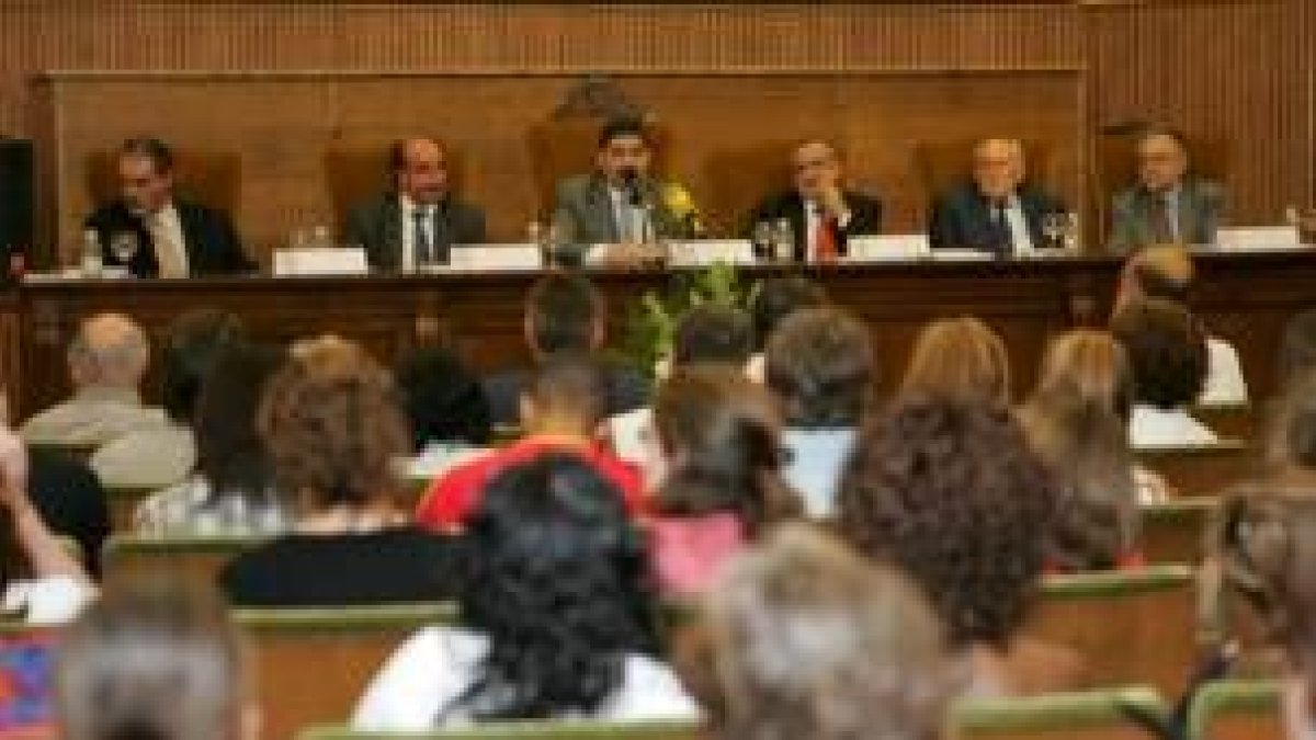 Un momento de la inauguración de los cursos de español que imparte la Universidad