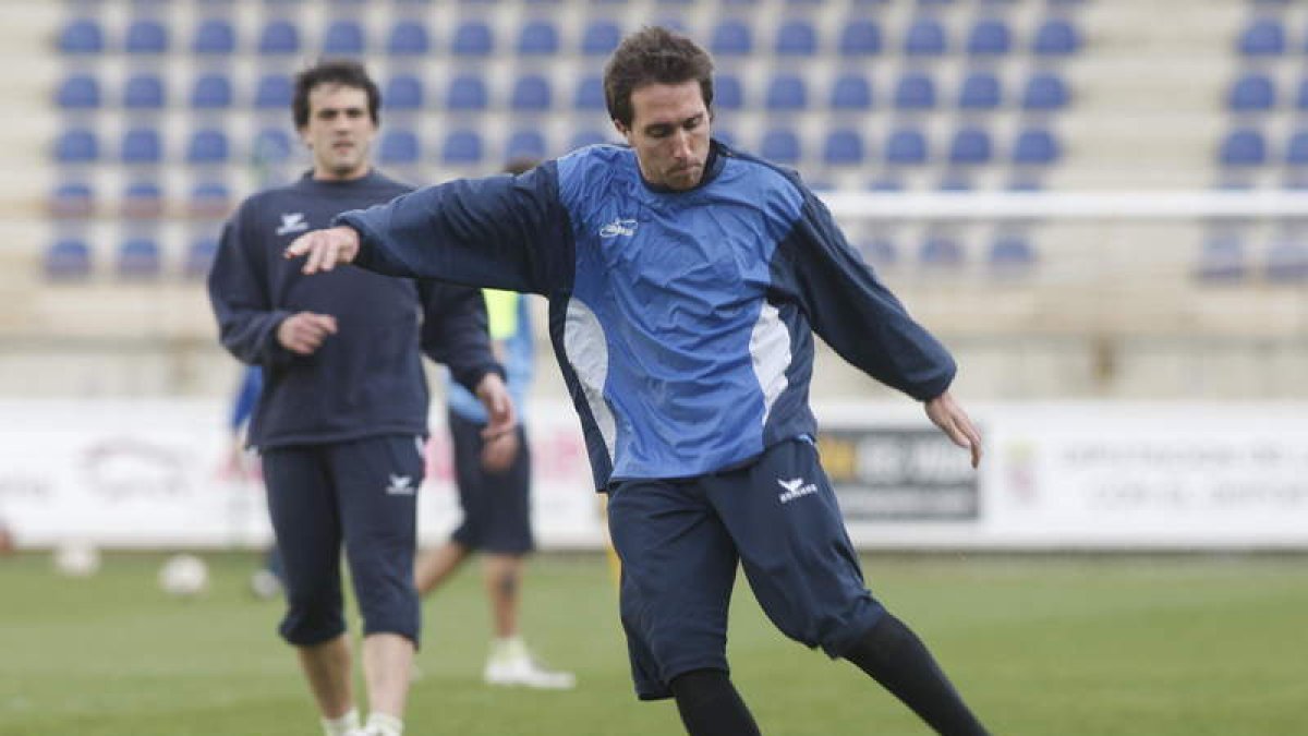 Rubén García, durante un entrenamiento cuando militaba en la Cultural.