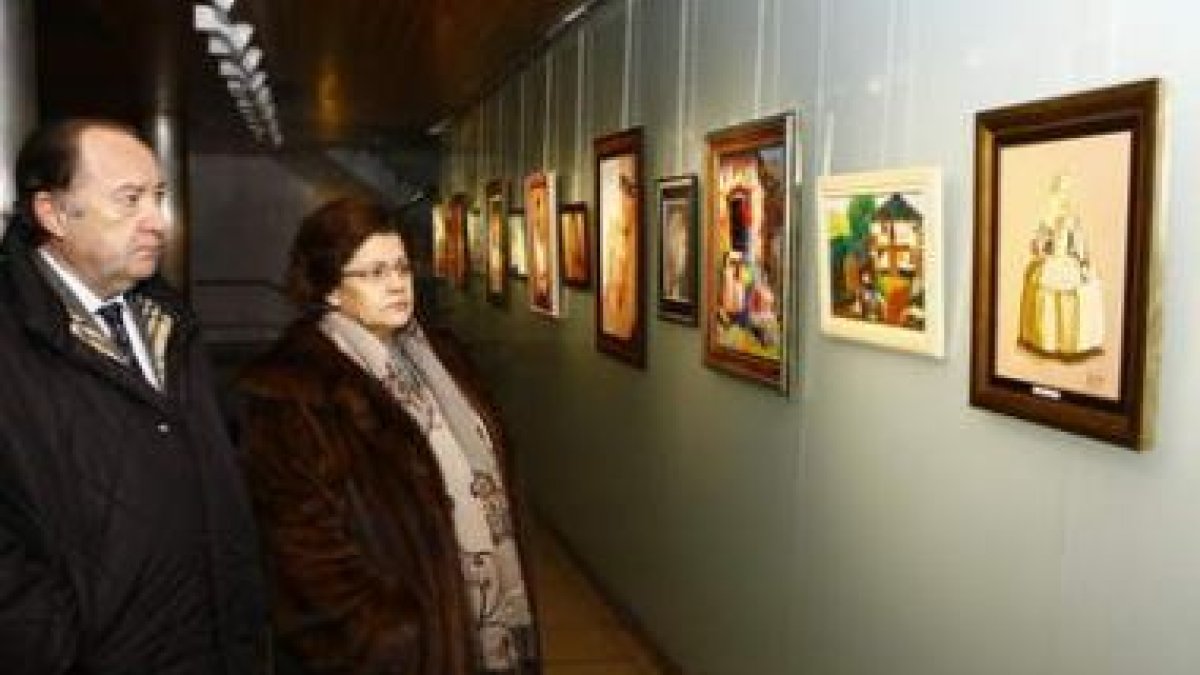 Ramiro López y Josefina Lobato, en la inauguración de la exposición de ayer en Caja España