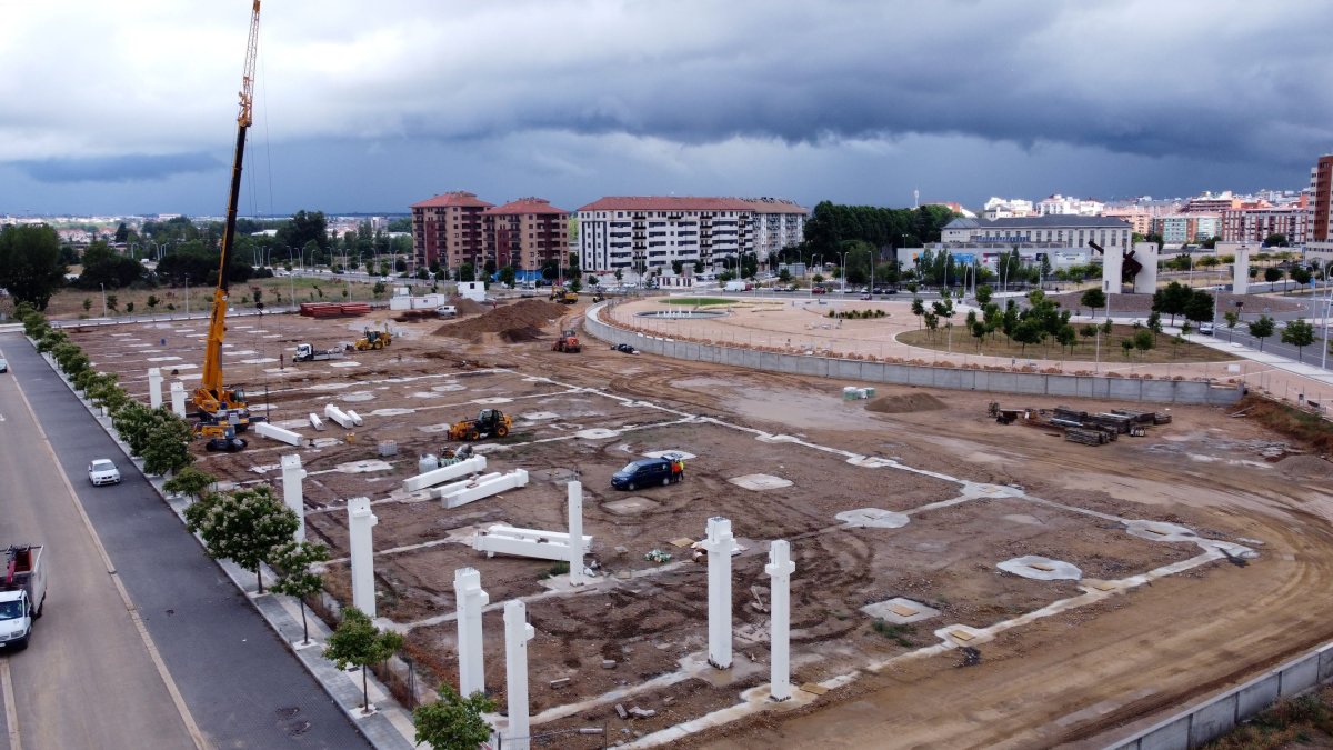 Visión panorámica del futuro parque comercial de La Lastra. DL