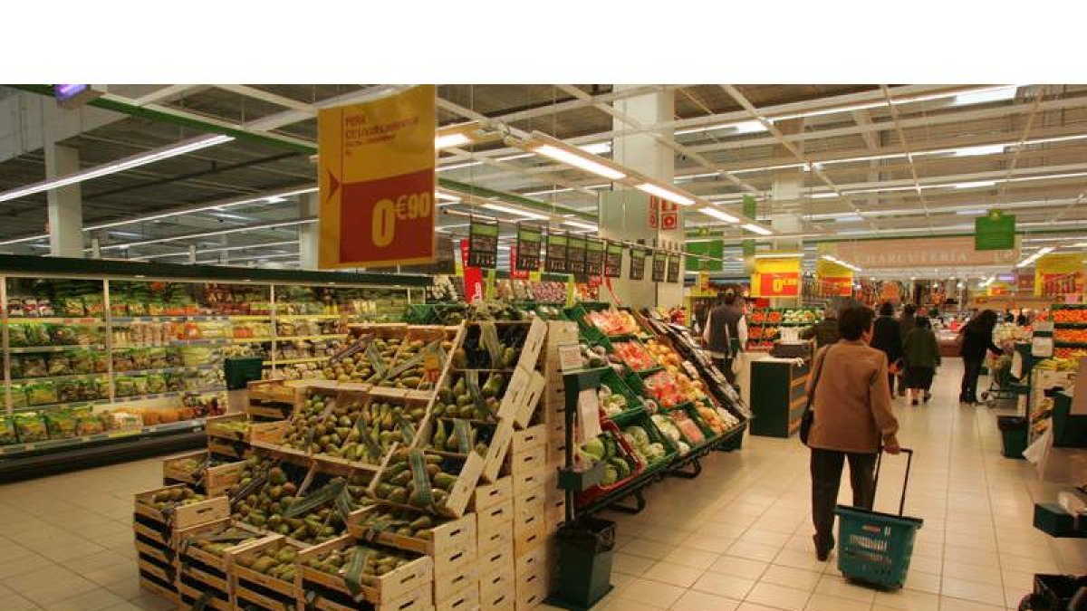 Carrefour está ubicado en el centro comercial El Rosal.