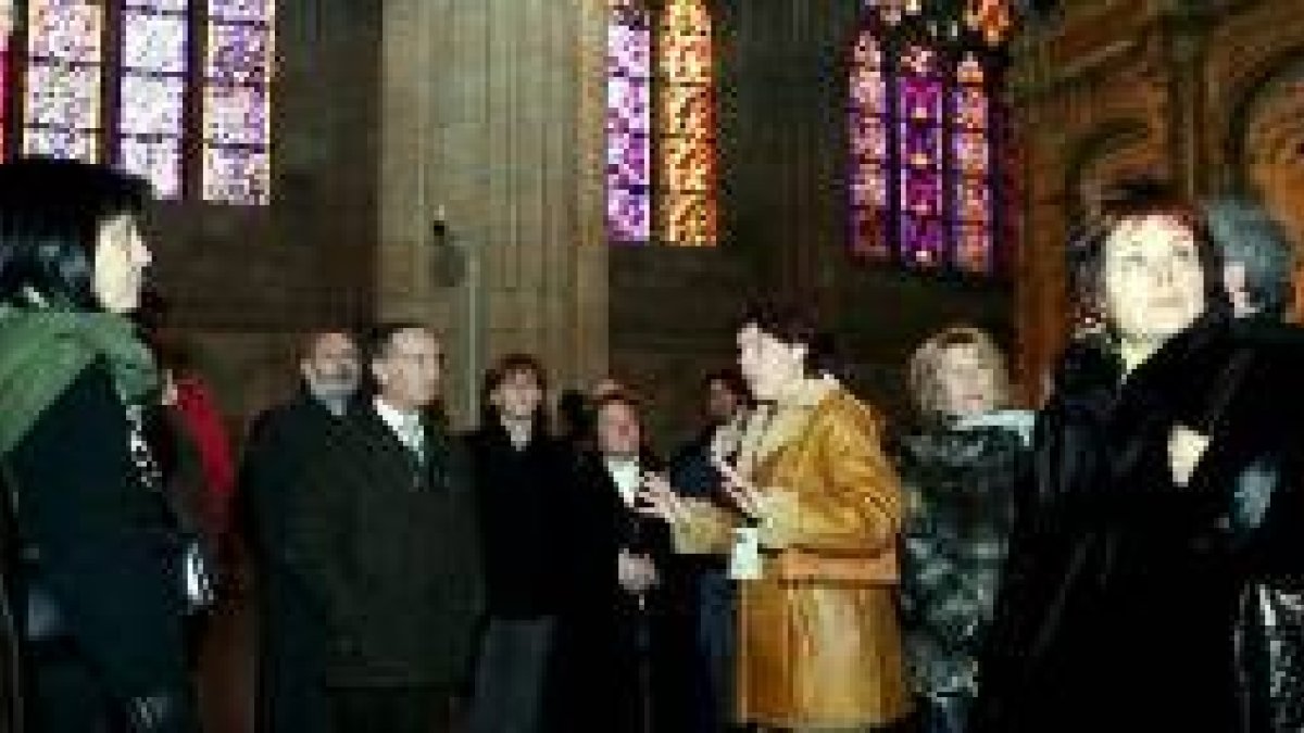 La delegación de Braganza durante la visita que realizó ayer a la Catedral de León