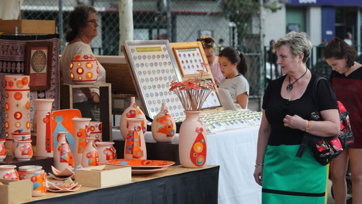 La Feria de la Cerámica estará abierta en el Campo de la Cruz de 11.00 a 13.00 horas. L. DE LA MATA