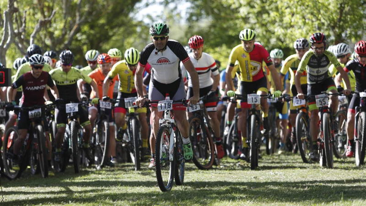 La etapa maratón decidía la clasificación de una MTB La Virginiana con muchos ‘gallos’ en la salida. JESÚS F. SALVADORES